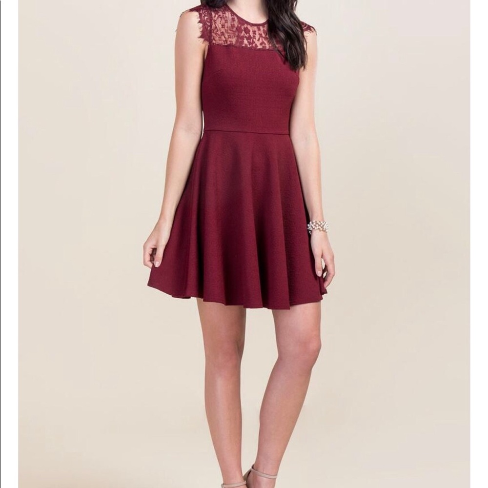 Mid thigh, short sleeved, lace detailed dress